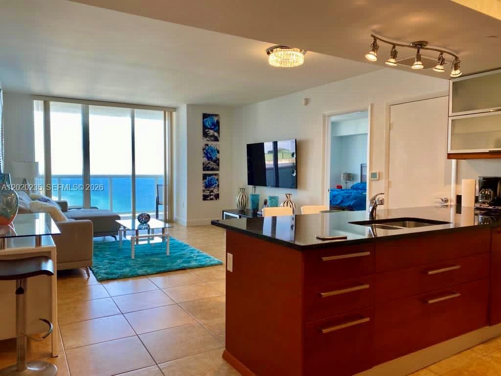 1830 S Ocean Dr 4810 photo 3