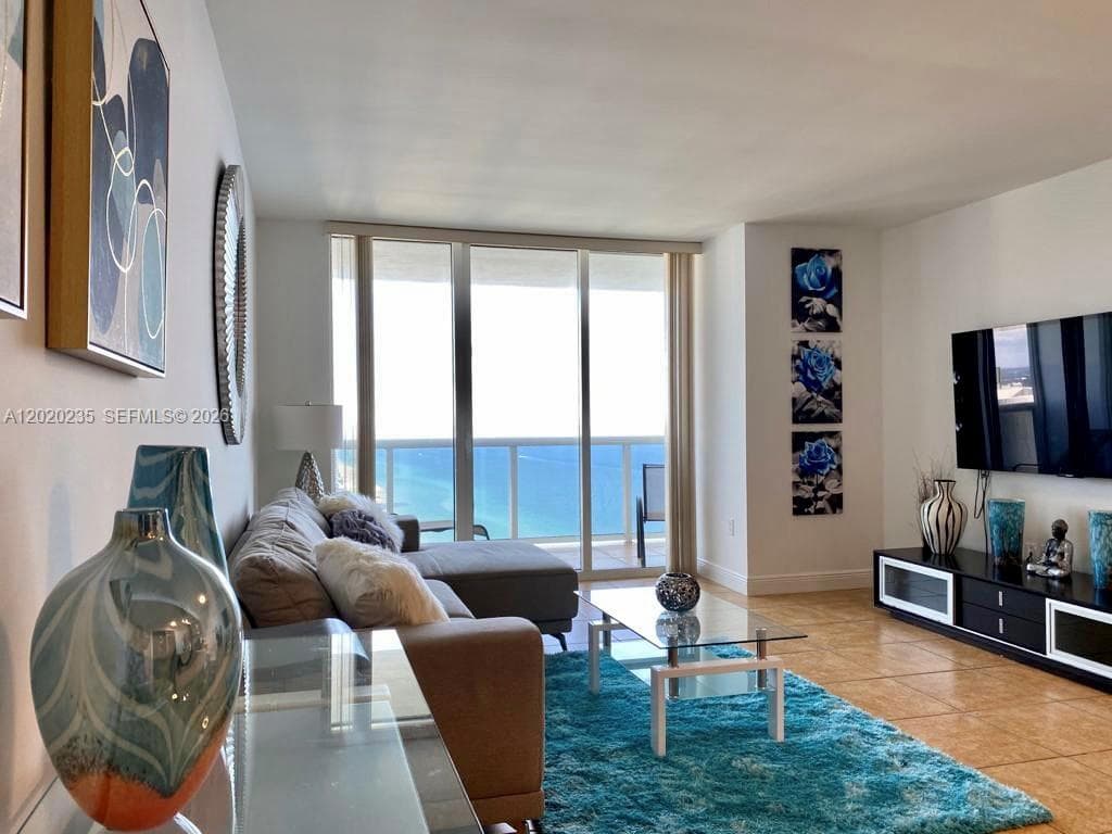 1830 S Ocean Dr 4810 photo 5