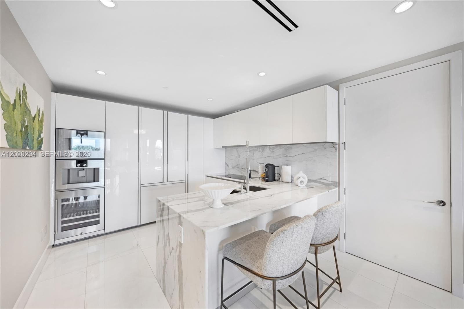 10201 Collins Ave 305 photo 5