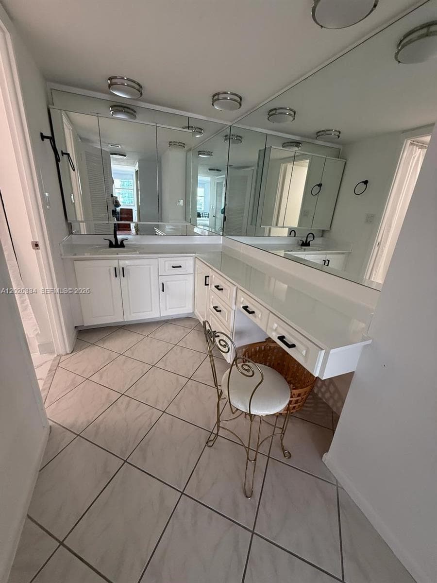 6039 Collins Ave 1236 photo 13