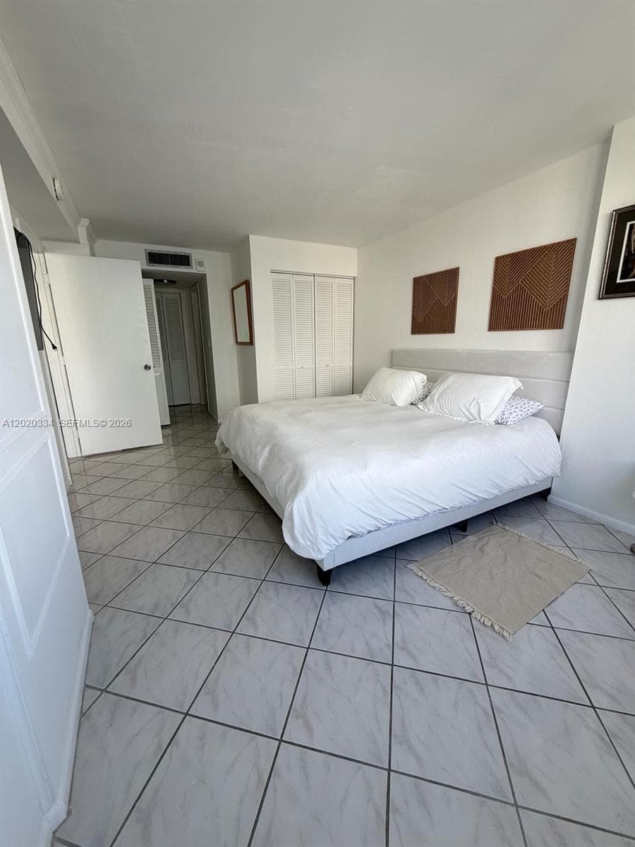 6039 Collins Ave 1236 photo 17