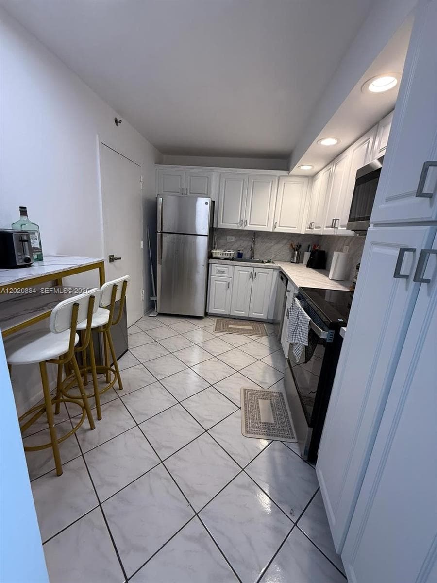 6039 Collins Ave 1236 photo 9