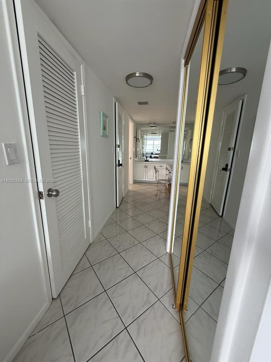 6039 Collins Ave 1236 photo 14
