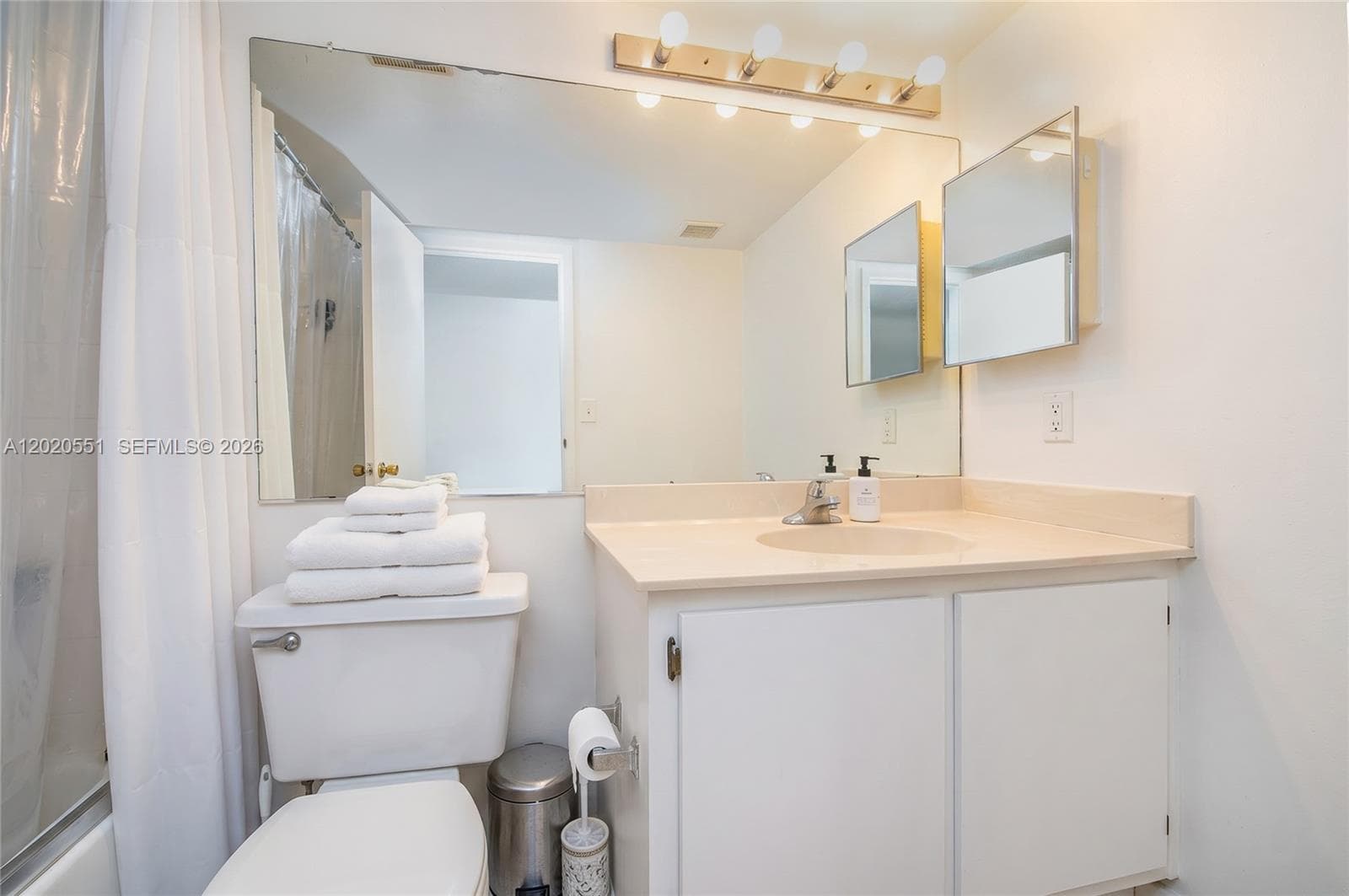 7601 E Treasure Dr 623 photo 16