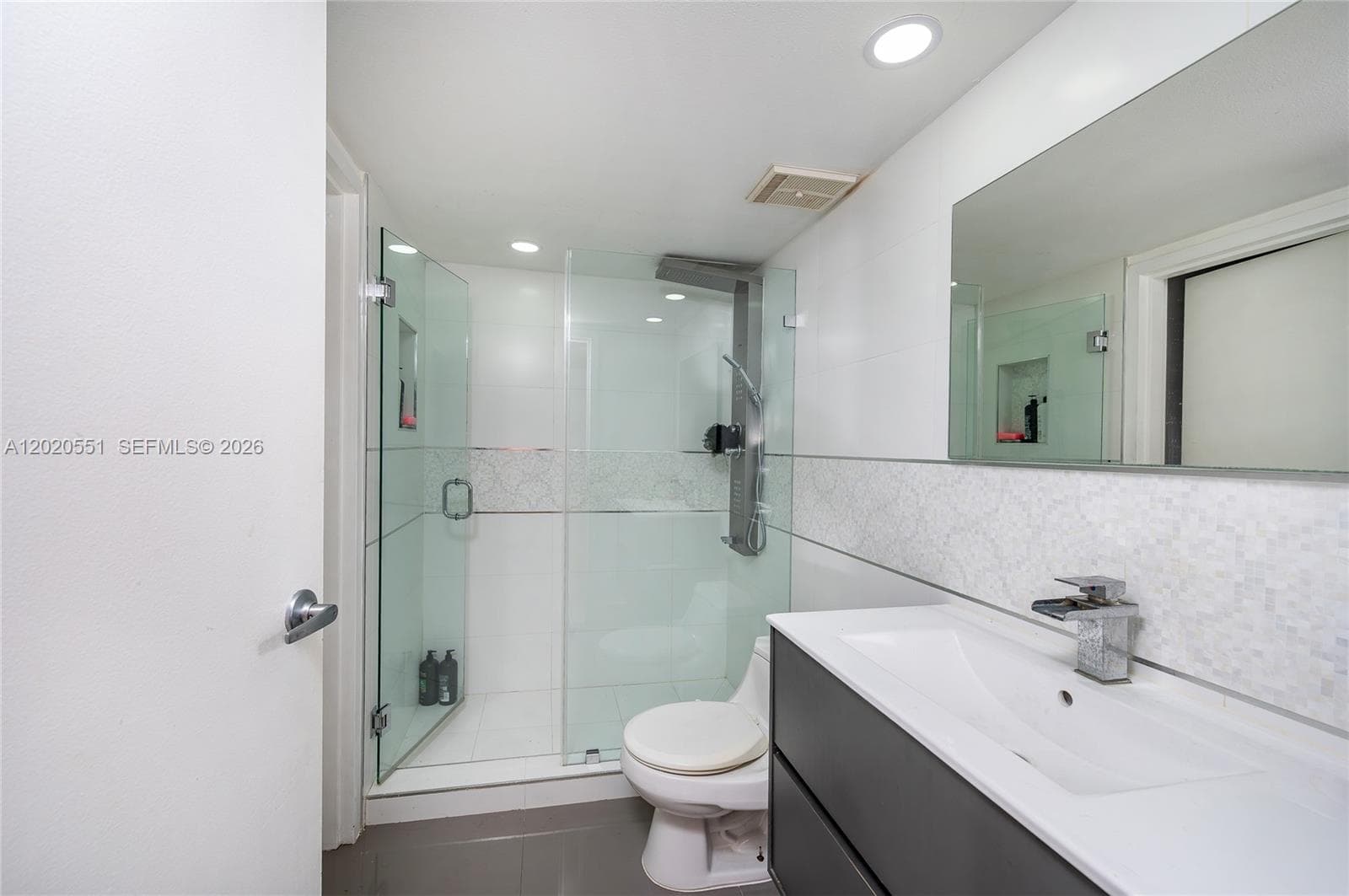 7601 E Treasure Dr 623 photo 11