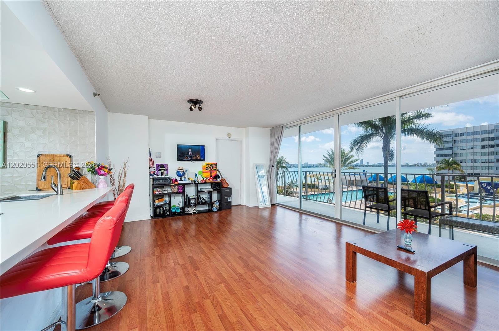 7601 E Treasure Dr 623 photo 4