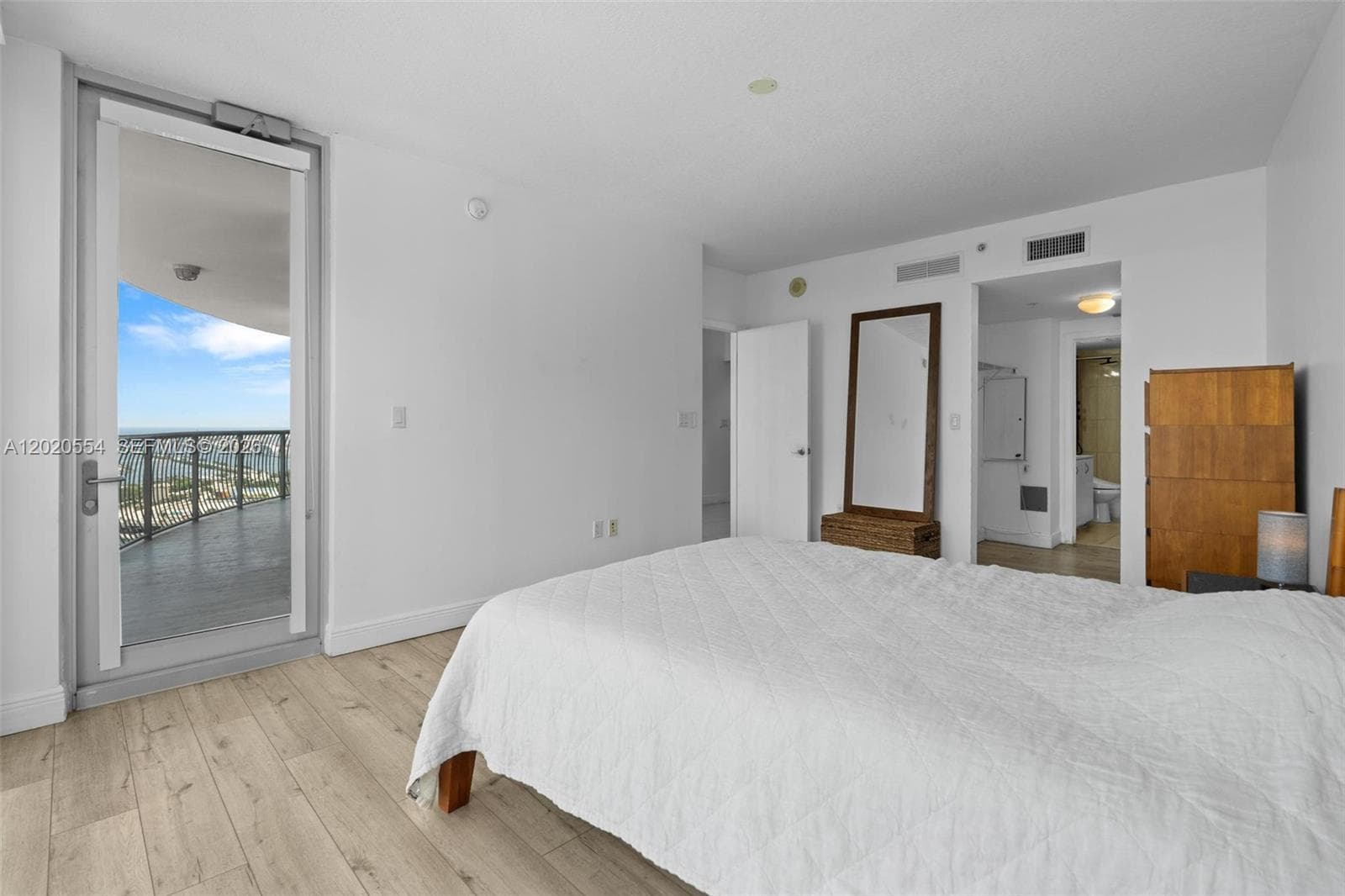 1750 Bayshore Dr 4901 photo 10