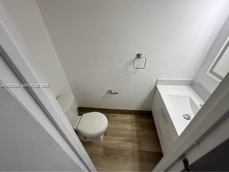 800 Parkview Dr 406 photo 10