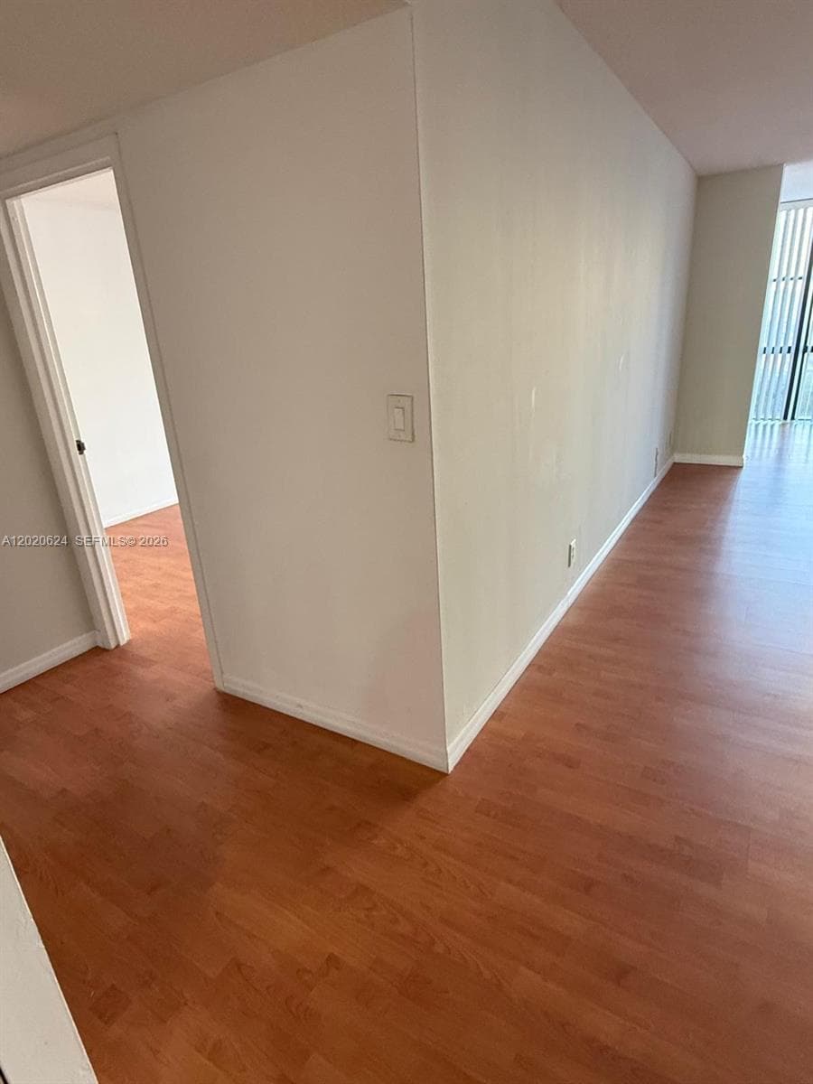 800 Parkview Dr 406 photo 8