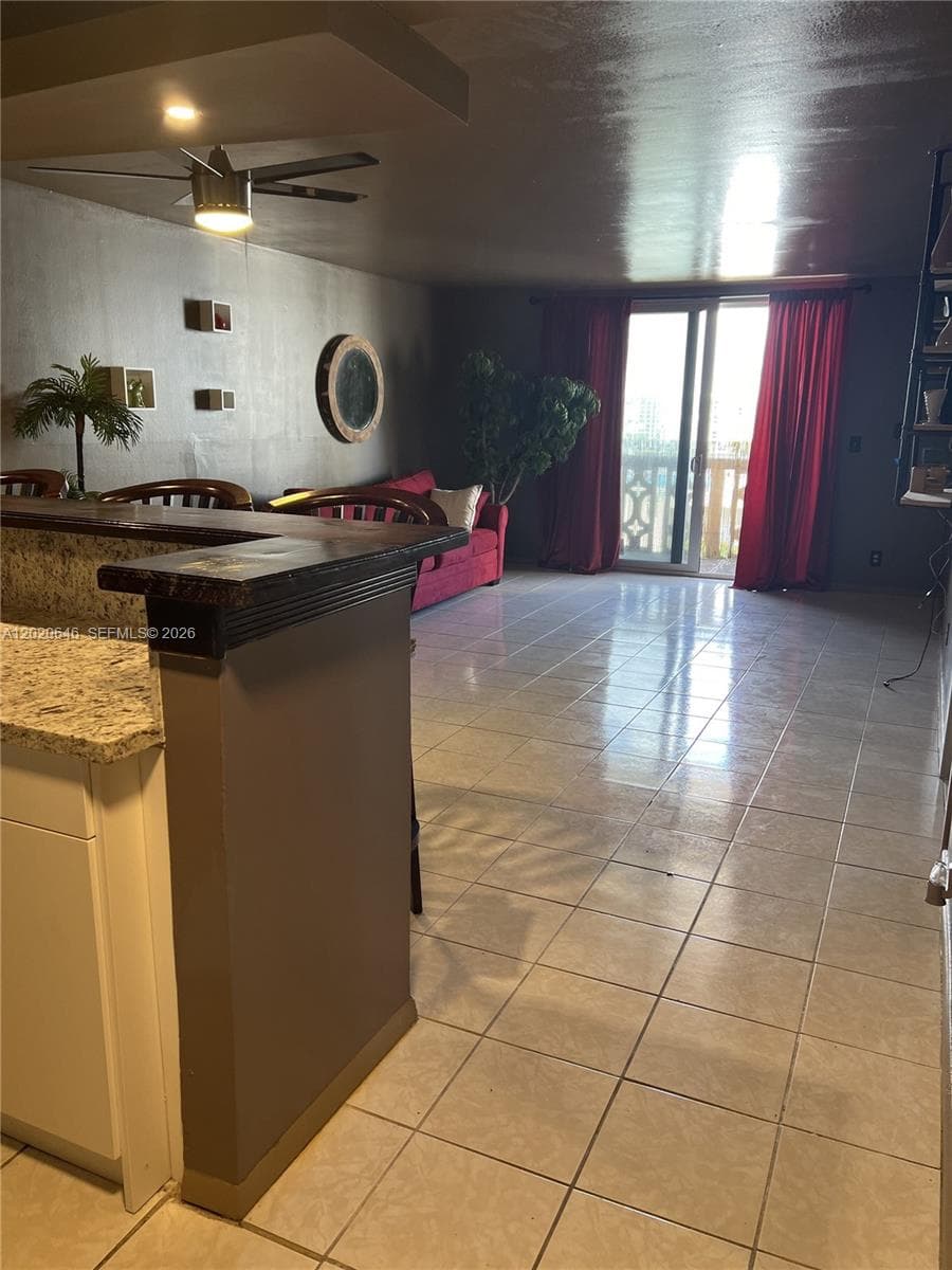 1817 Ocean Dr 718 photo 6