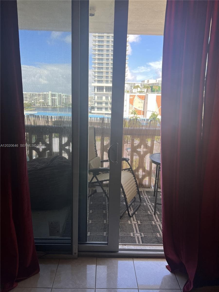1817 S Ocean Dr 718 photo 12