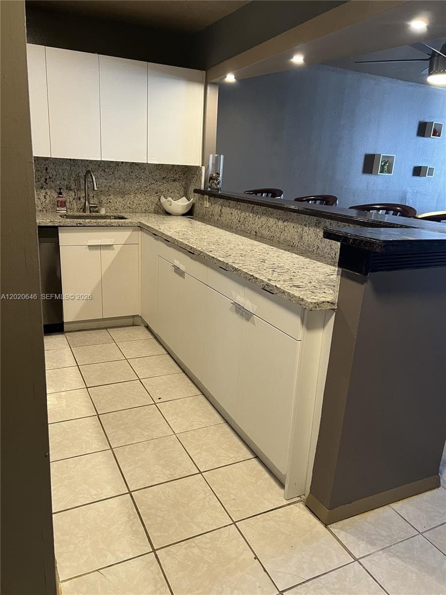 1817 S Ocean Dr 718 photo 3
