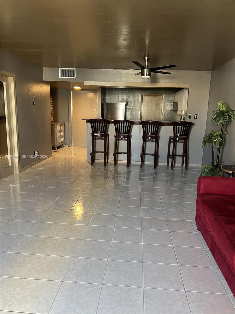 1817 Ocean Dr 718 photo 3