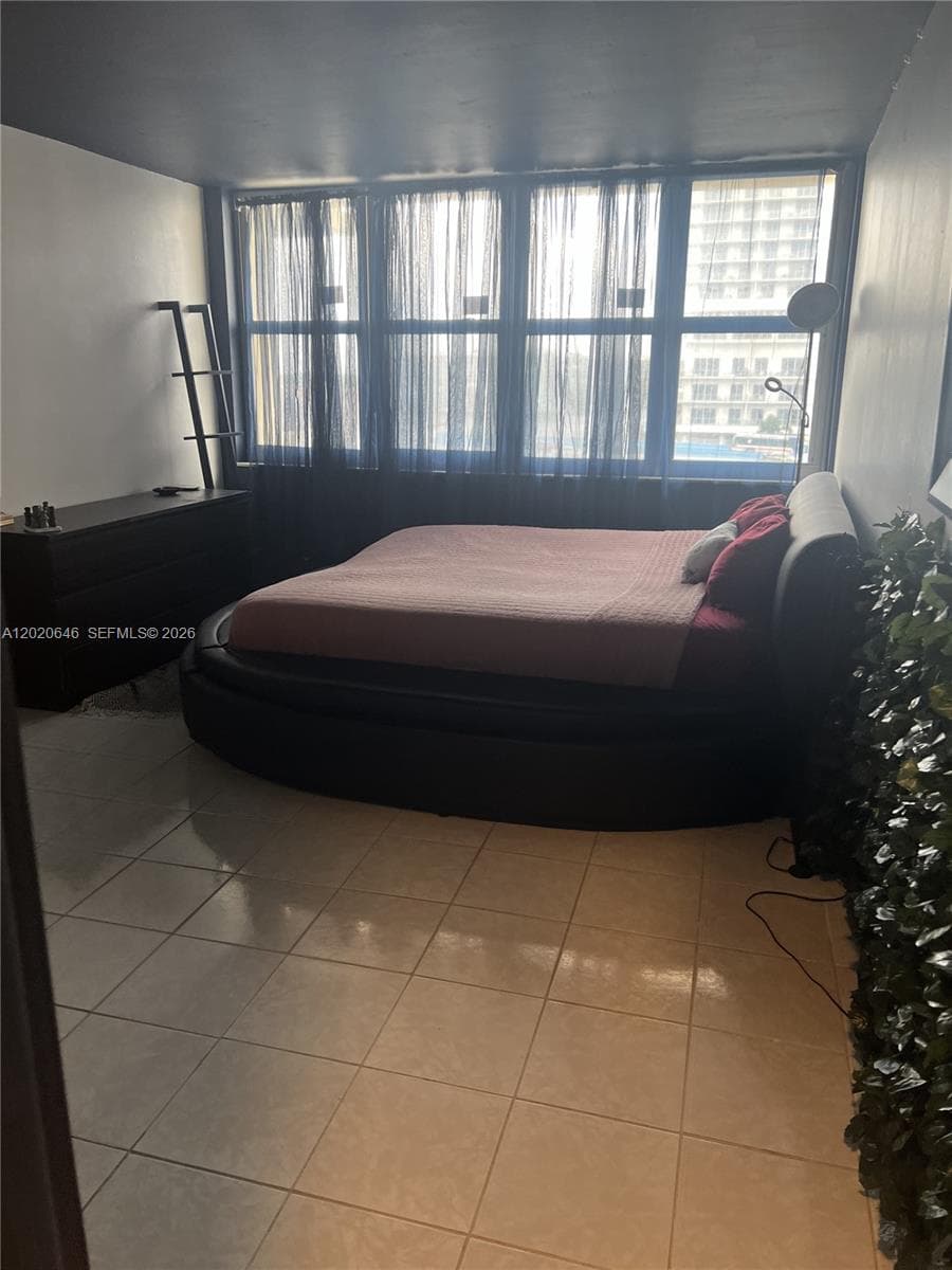 1817 S Ocean Dr 718 photo 11