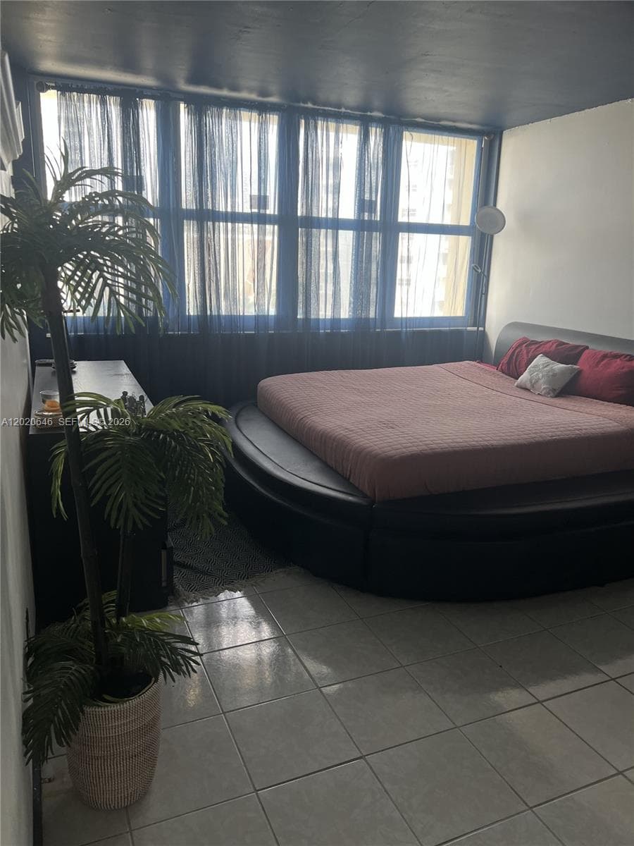 1817 S Ocean Dr 718 photo 8