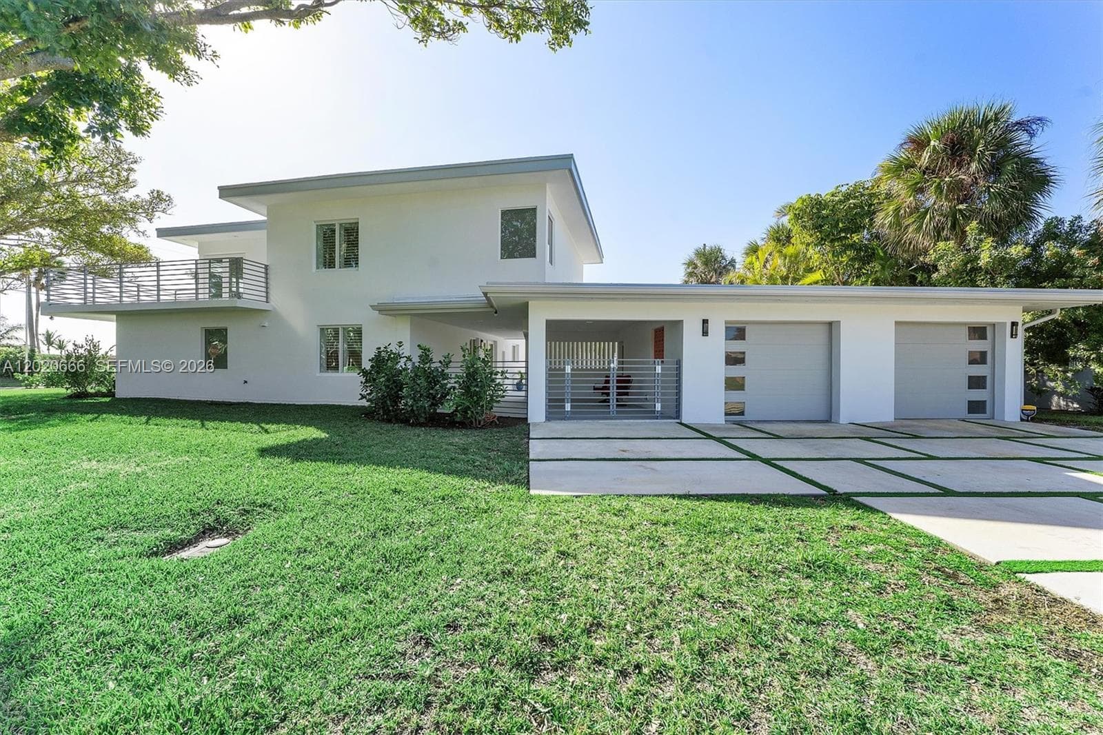 1903 Bay Dr photo 2