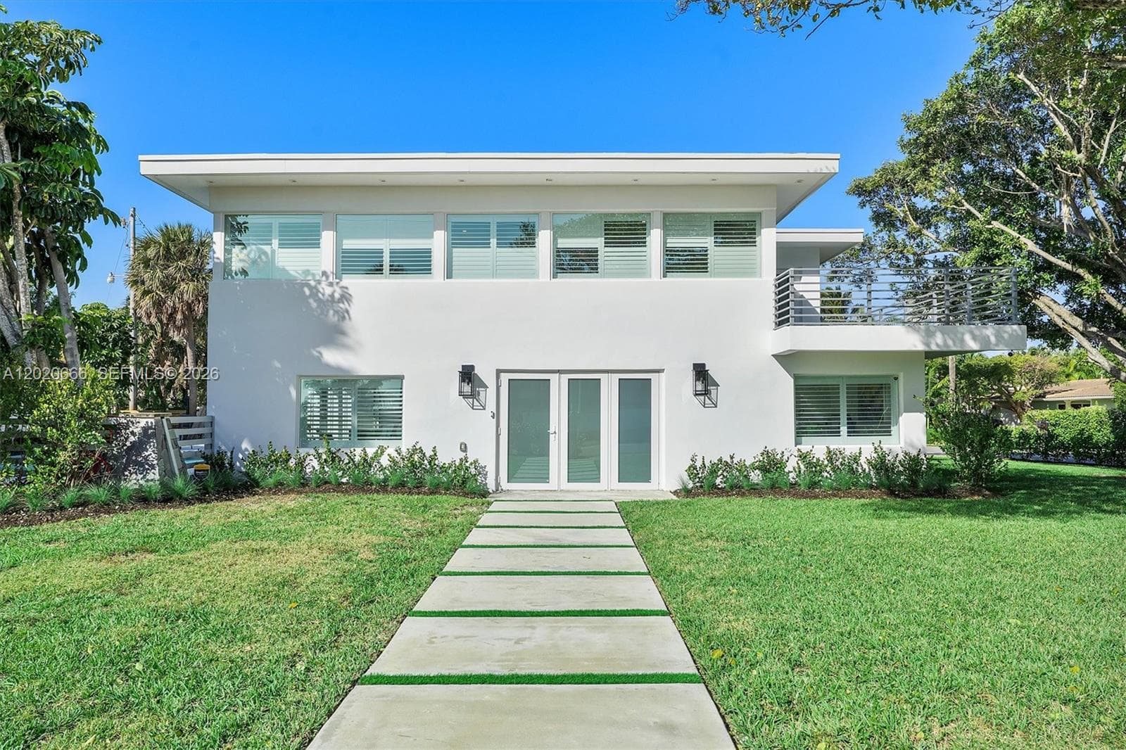 1903 Bay Dr photo 1
