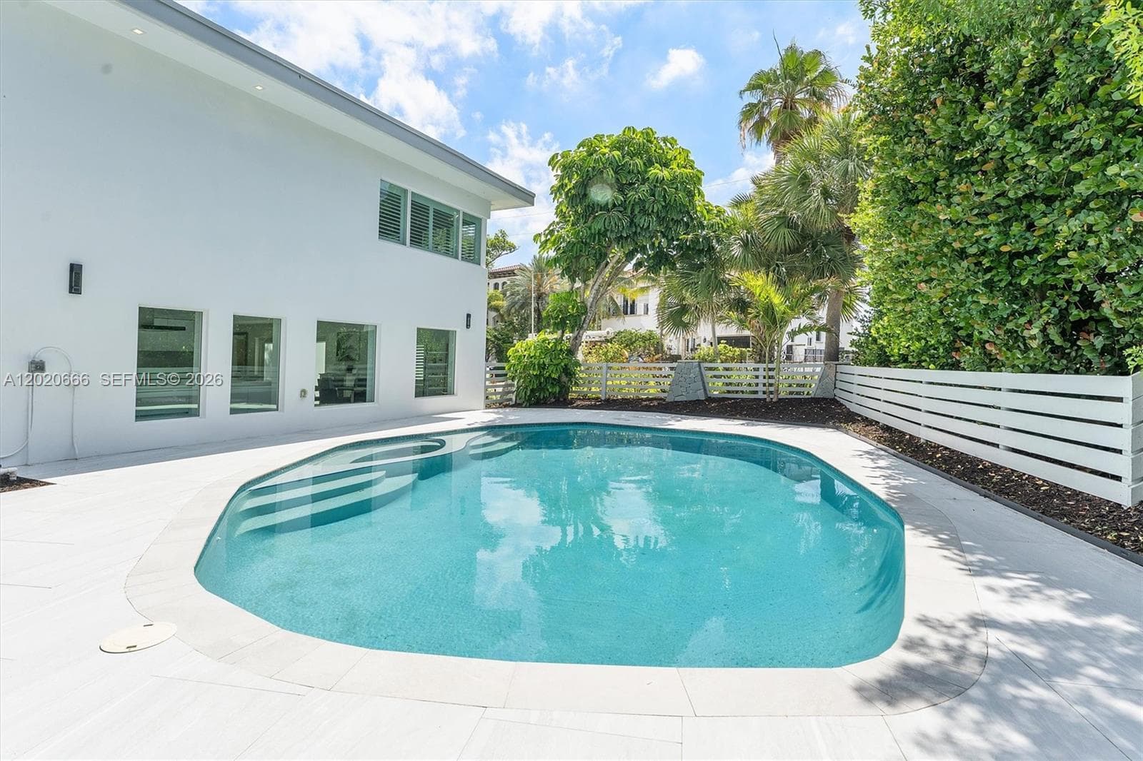 1903 Bay Dr photo 10