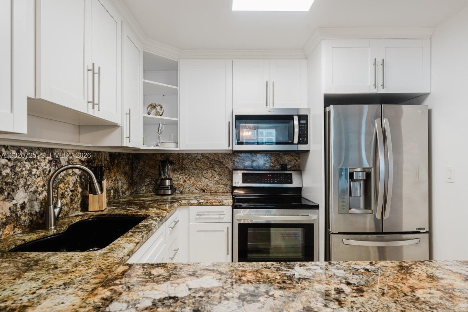 2301 Collins Ave 804 photo 4