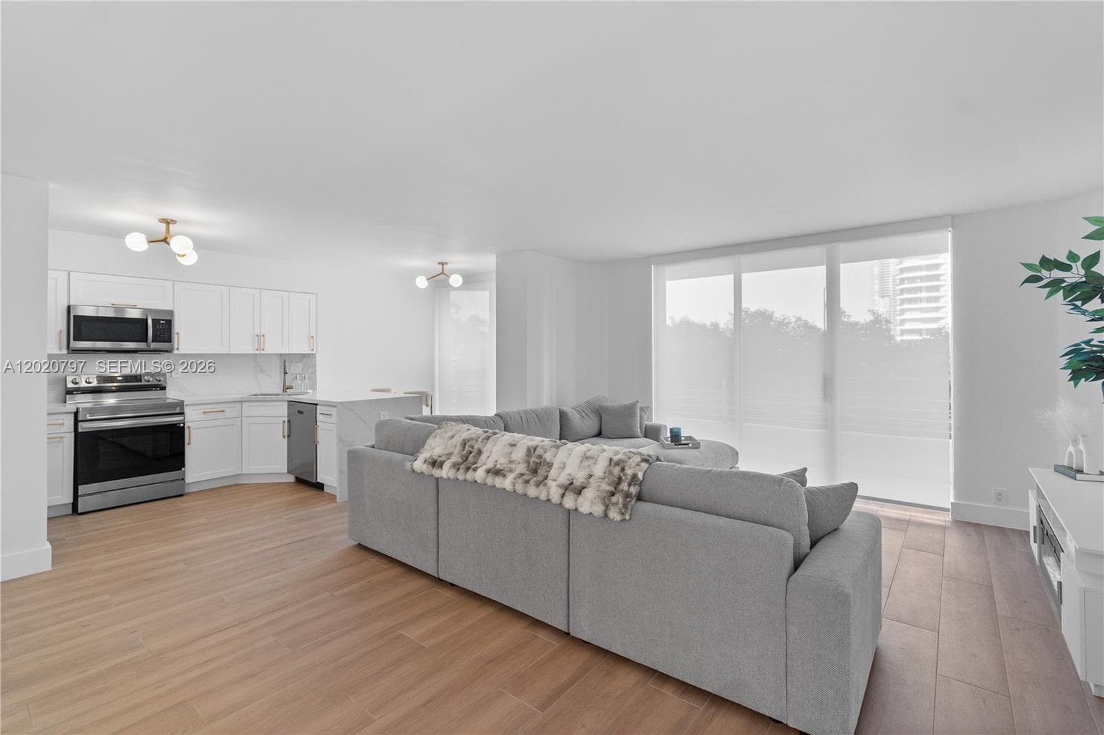 19101 36th Ct 402 photo 6