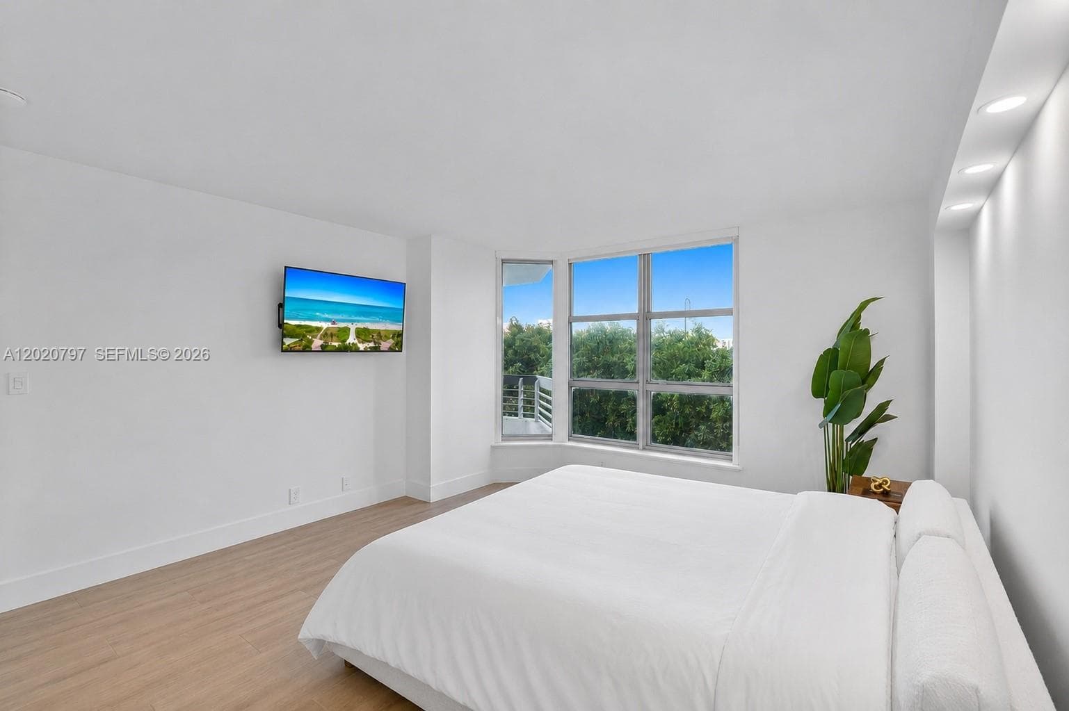 19101 36th Ct 402 photo 13