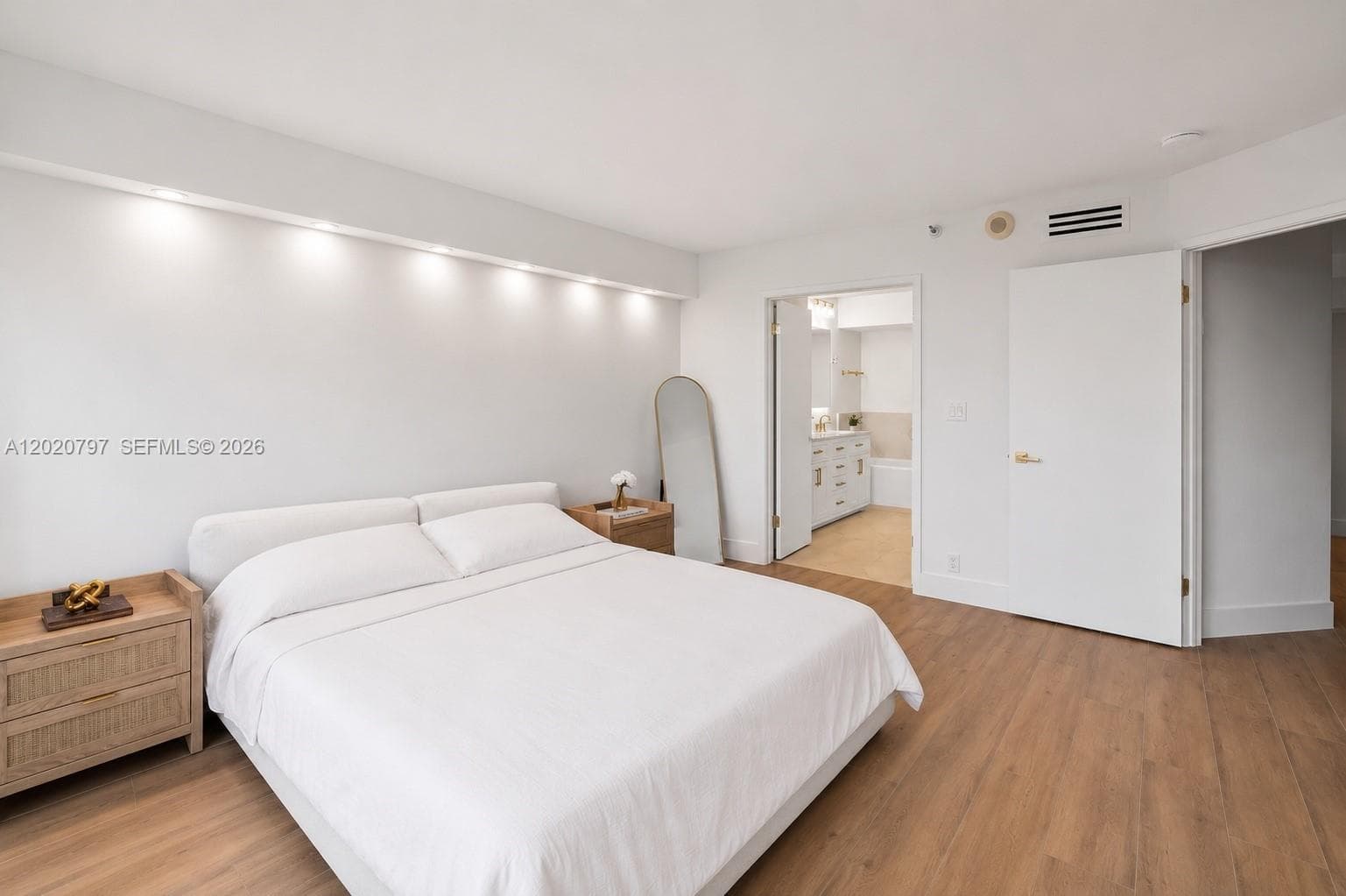 19101 36th Ct 402 photo 12