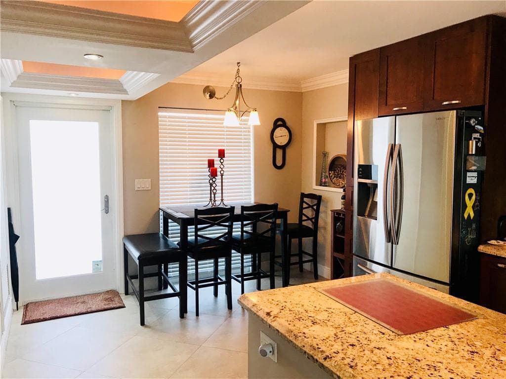 2611 N Riverside Drive Apt 703 photo 22
