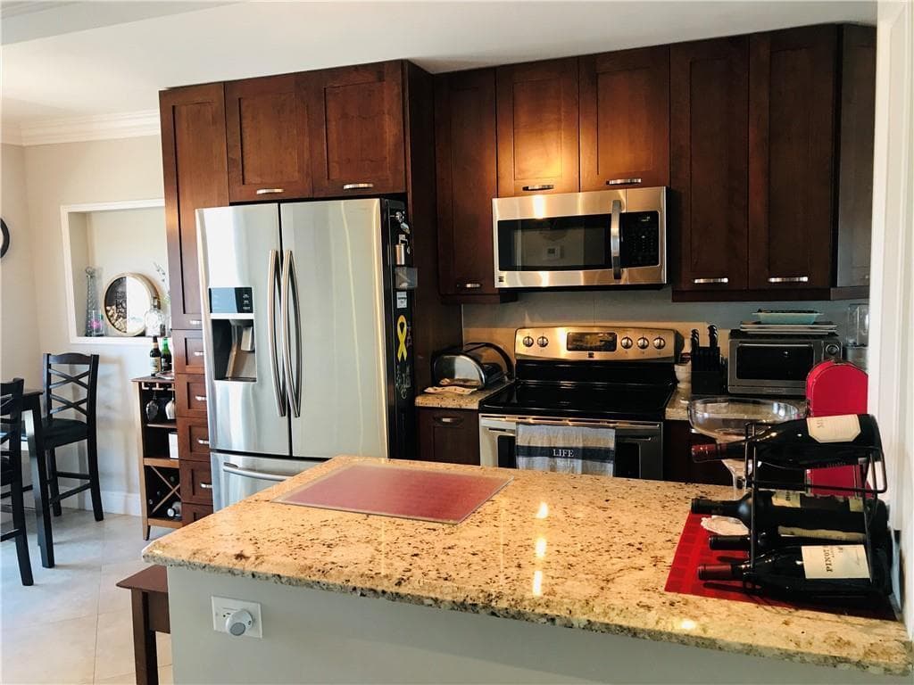 2611 N Riverside Drive Apt 703 photo 21