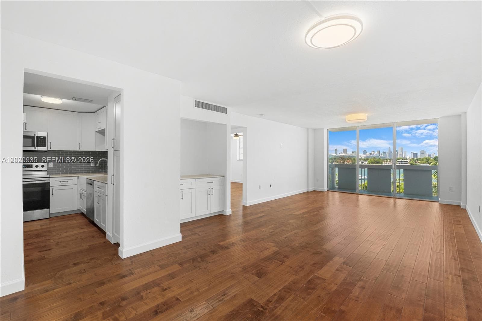 800 West Ave 527 photo 2