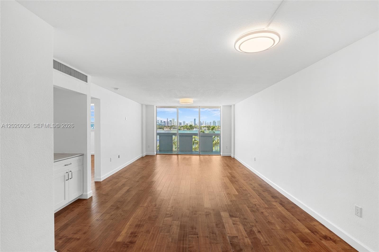 800 West Ave 527 photo 3