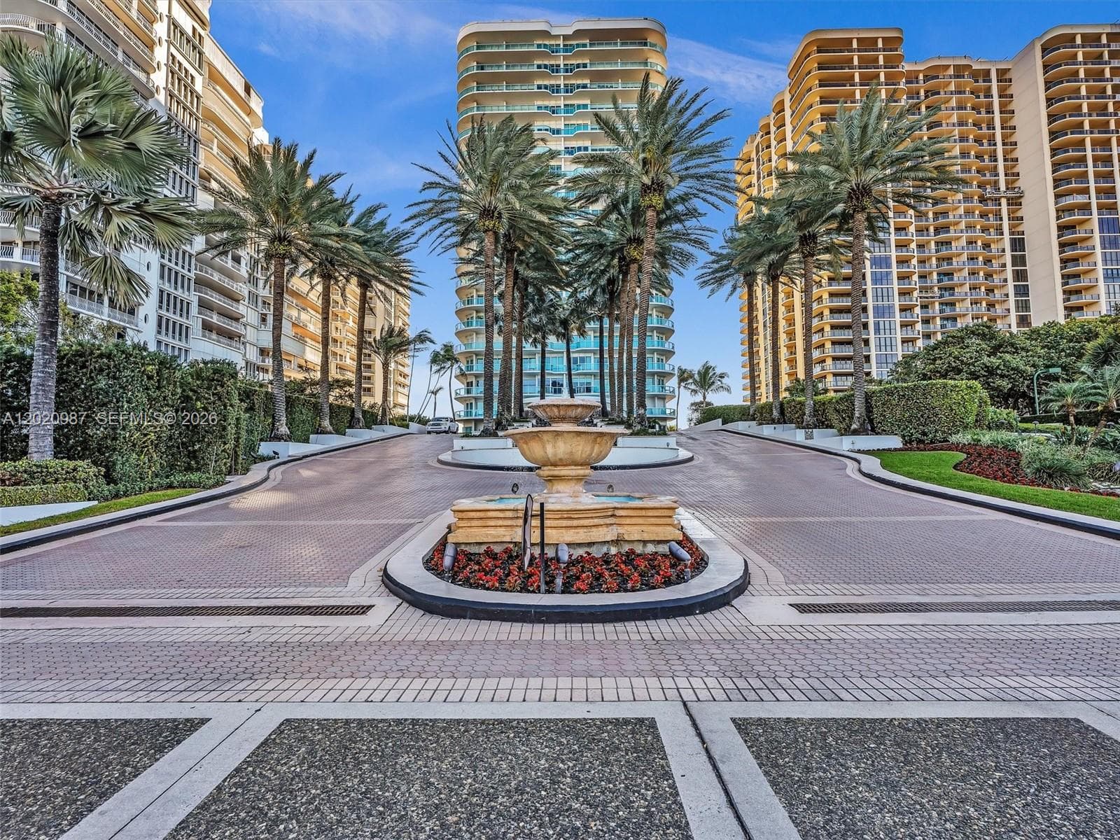 10101 Collins Ave 18C + CABANA photo 2