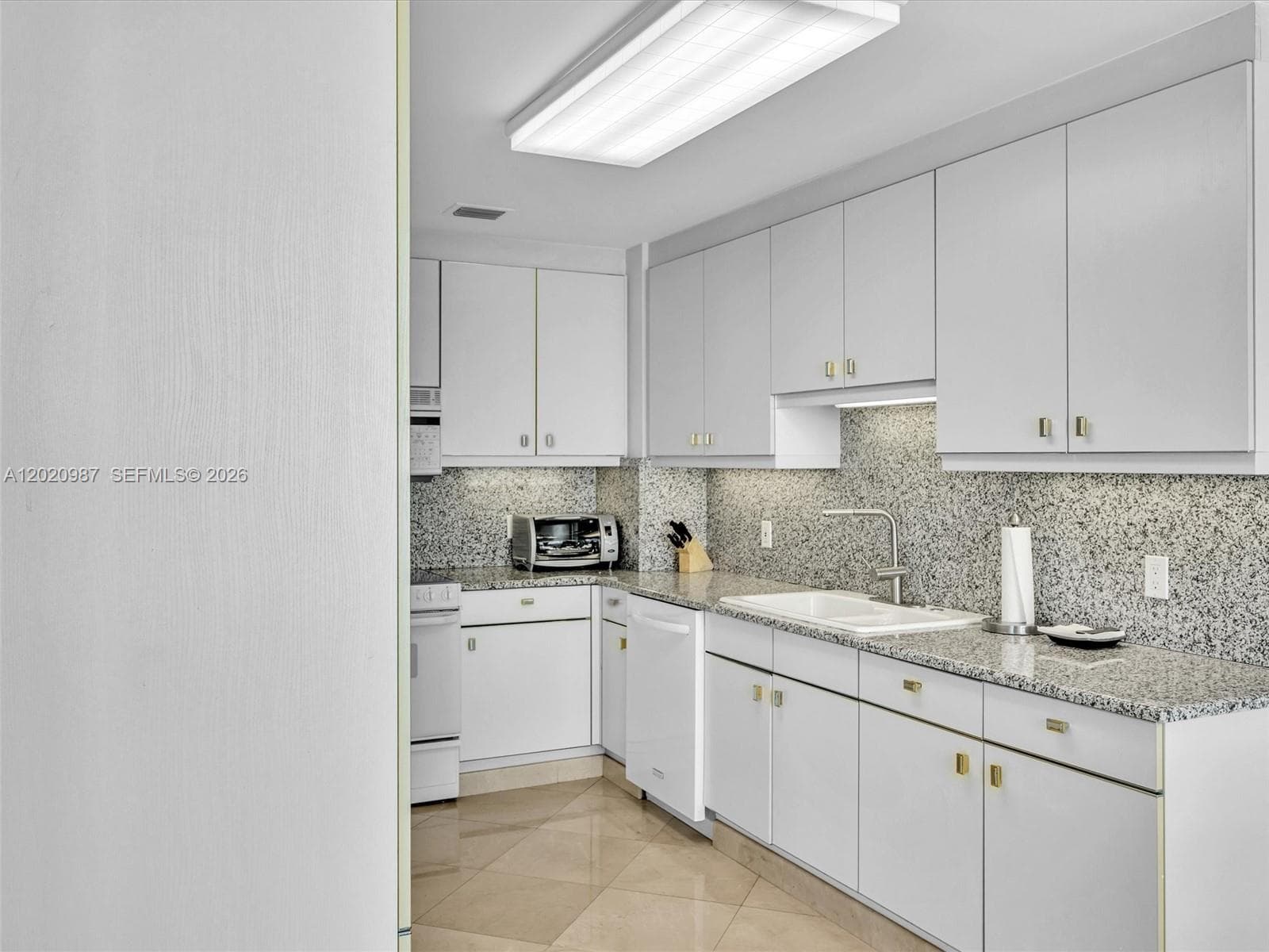 10101 Collins Ave 18C + CABANA photo 22