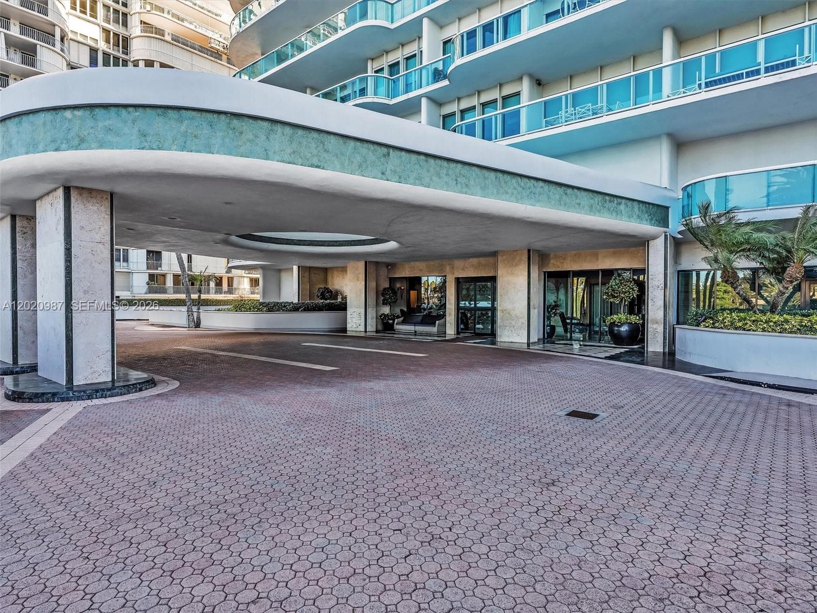 10101 Collins Ave 18C + CABANA photo 3