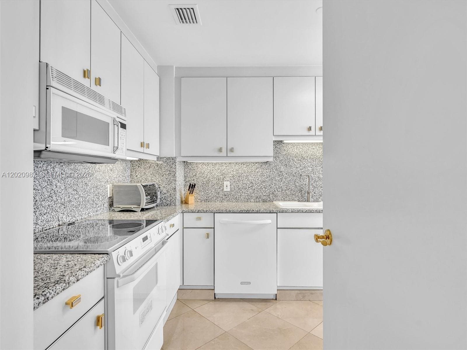 10101 Collins Ave 18C + CABANA photo 19