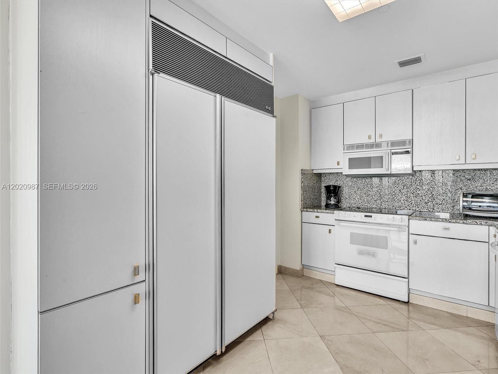 10101 Collins Ave 18C + CABANA photo 21