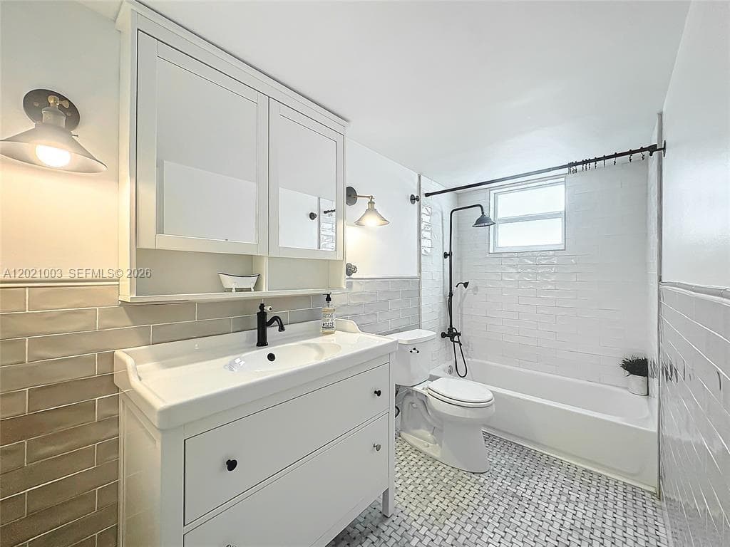 7133 Bay Dr 705 photo 13