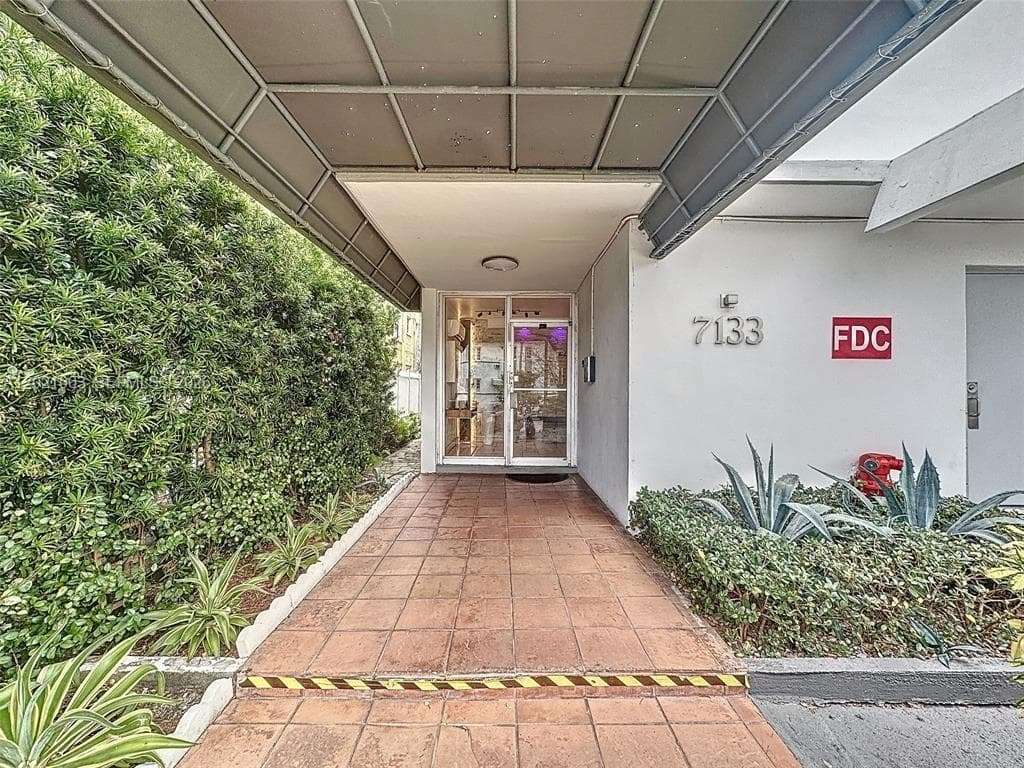 7133 Bay Dr 705 photo 22