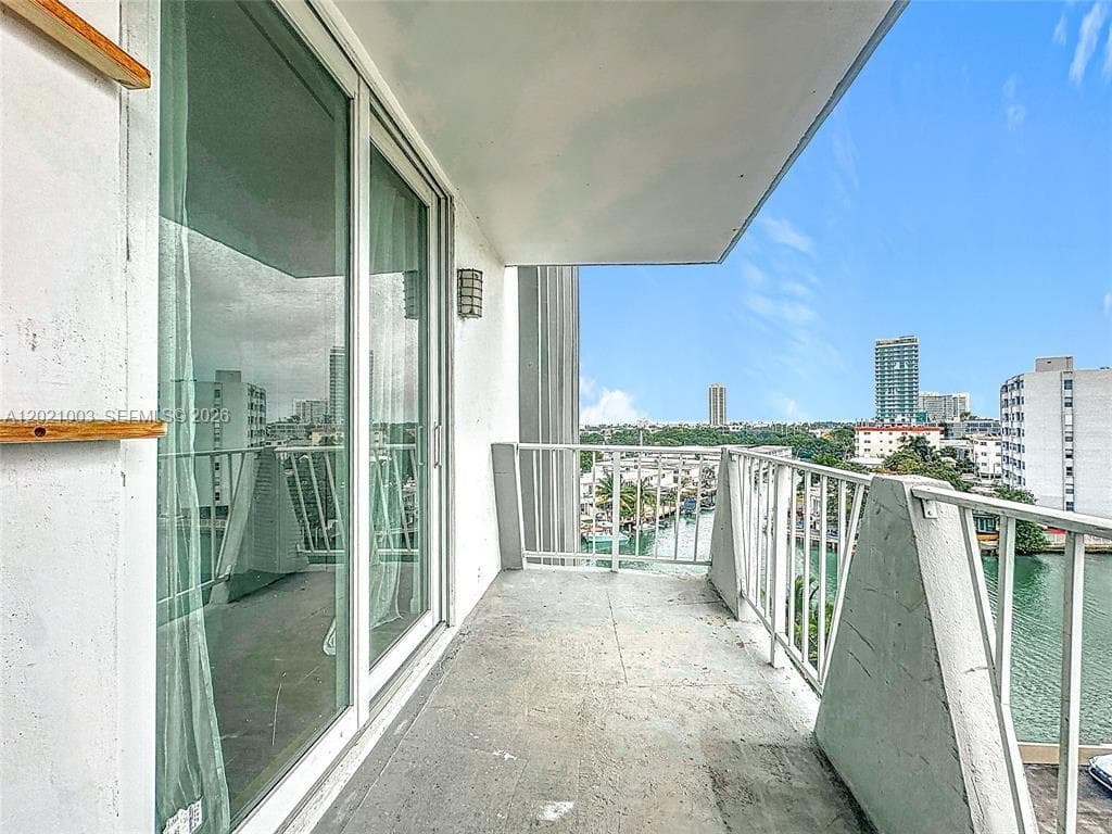 7133 Bay Dr 705 photo 1