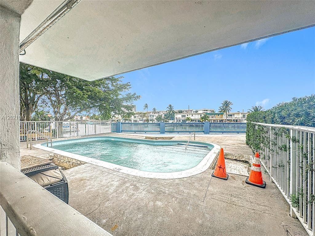 7133 Bay Dr 705 photo 20
