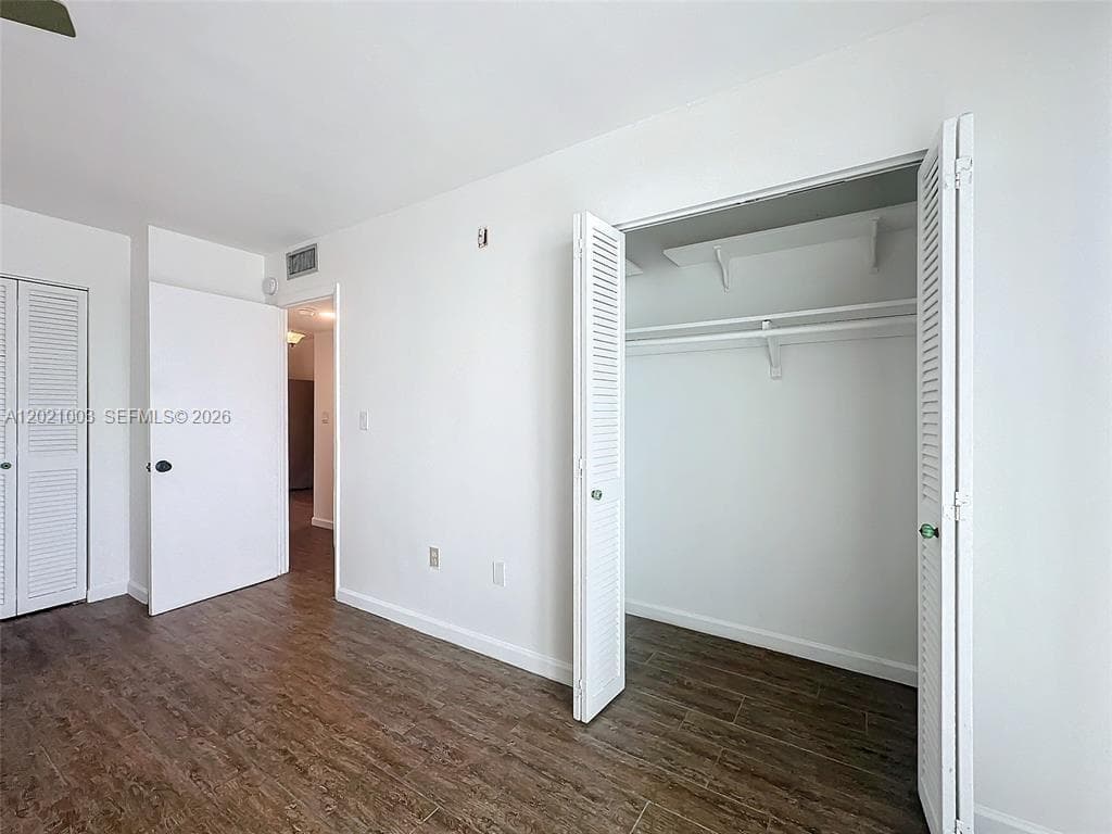 7133 Bay Dr 705 photo 10