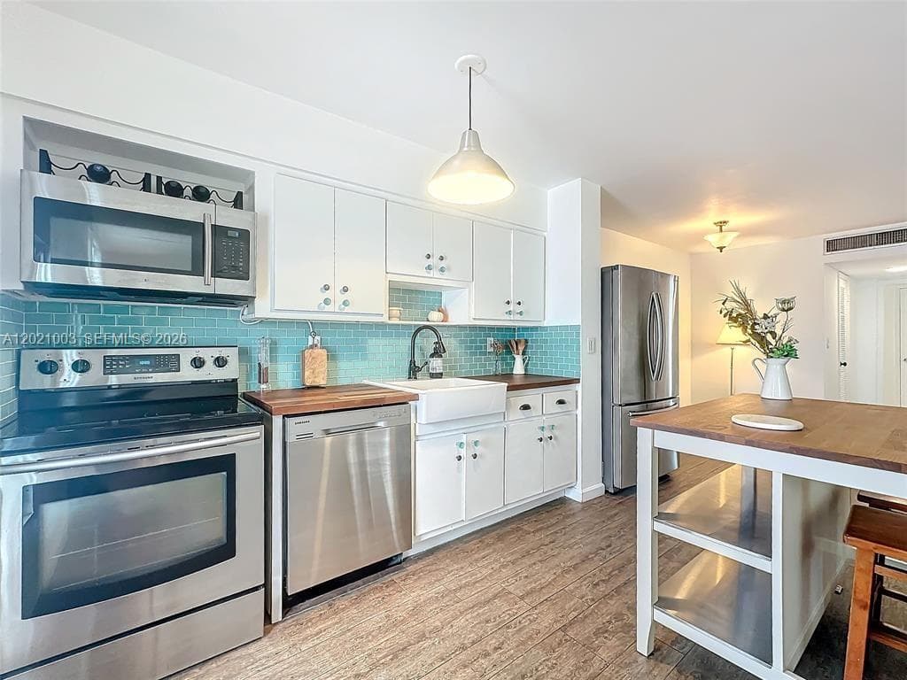 7133 Bay Dr 705 photo 19
