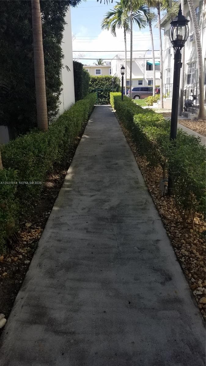 3921 Meridian Ave 4D photo 6