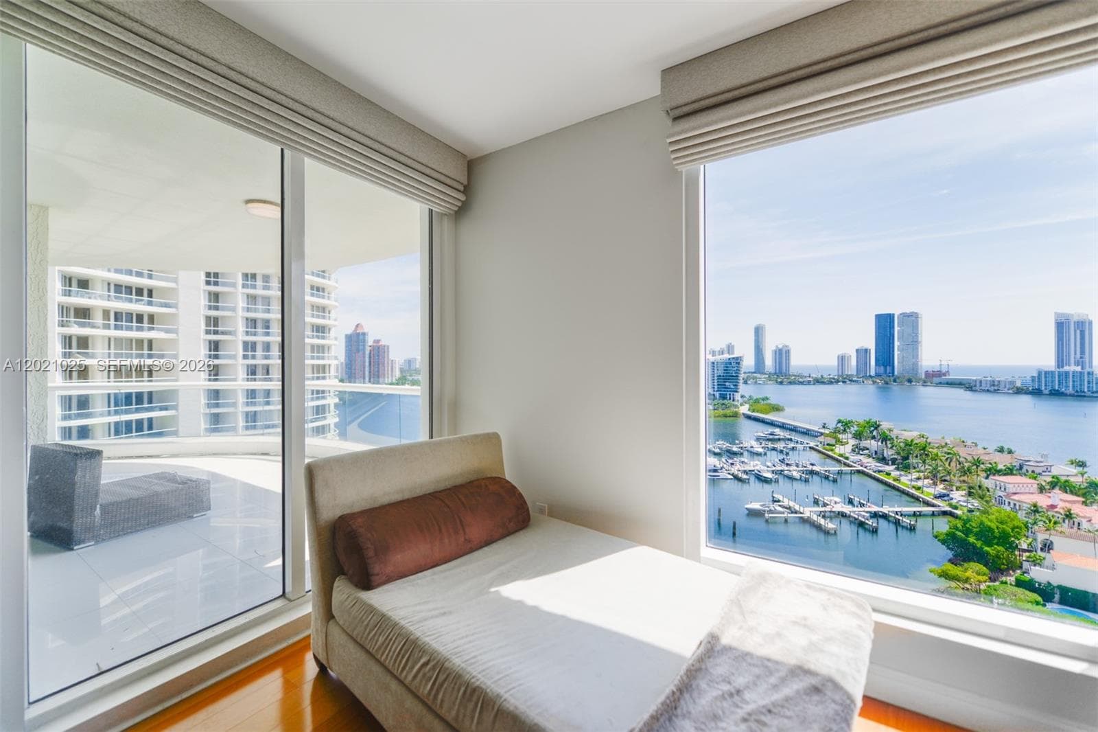 6000 Island Blvd 1801 photo 23