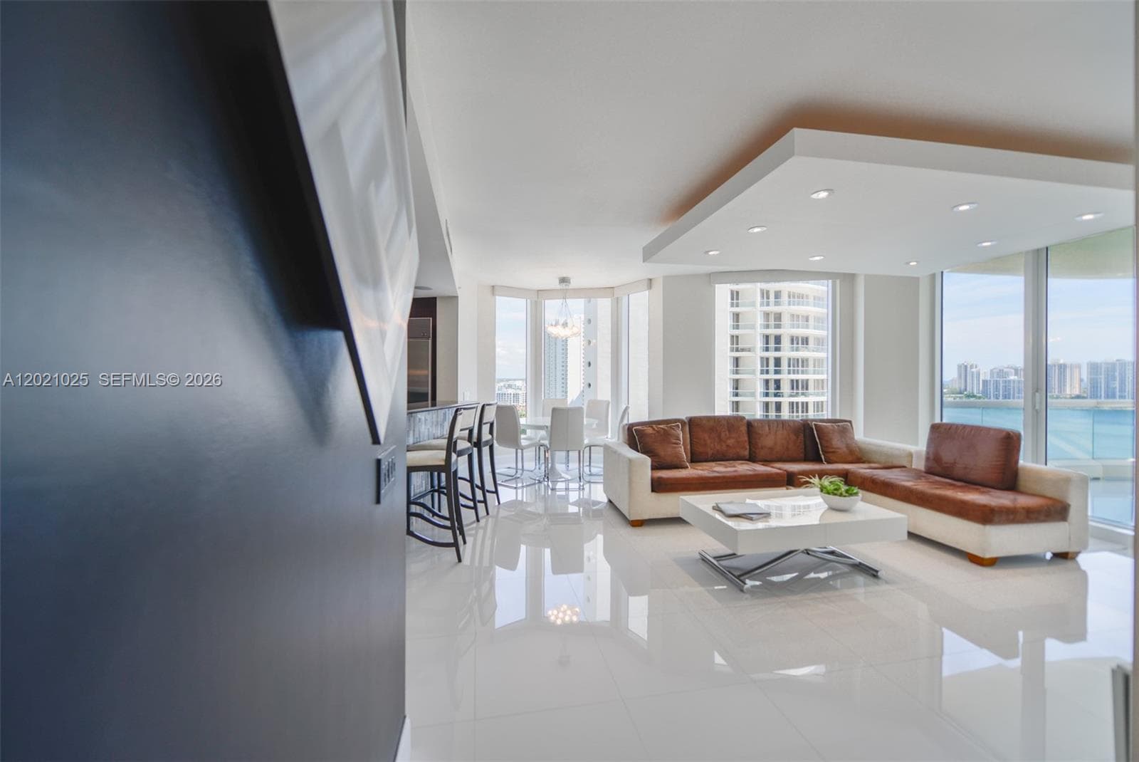 6000 Island Blvd 1801 photo 9