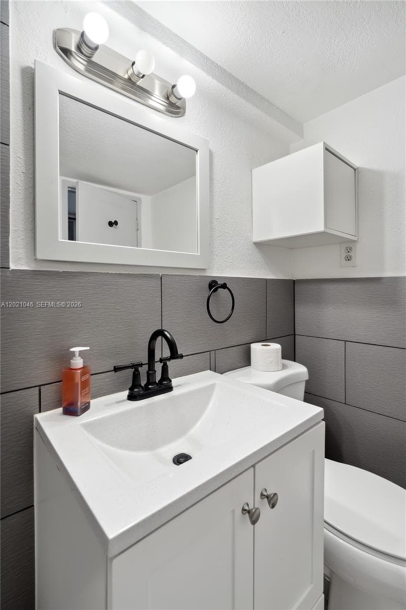 6484 INDIAN CREEK DR 109 photo 13
