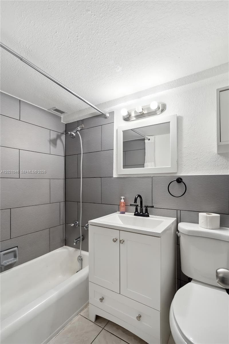 6484 INDIAN CREEK DR 109 photo 14