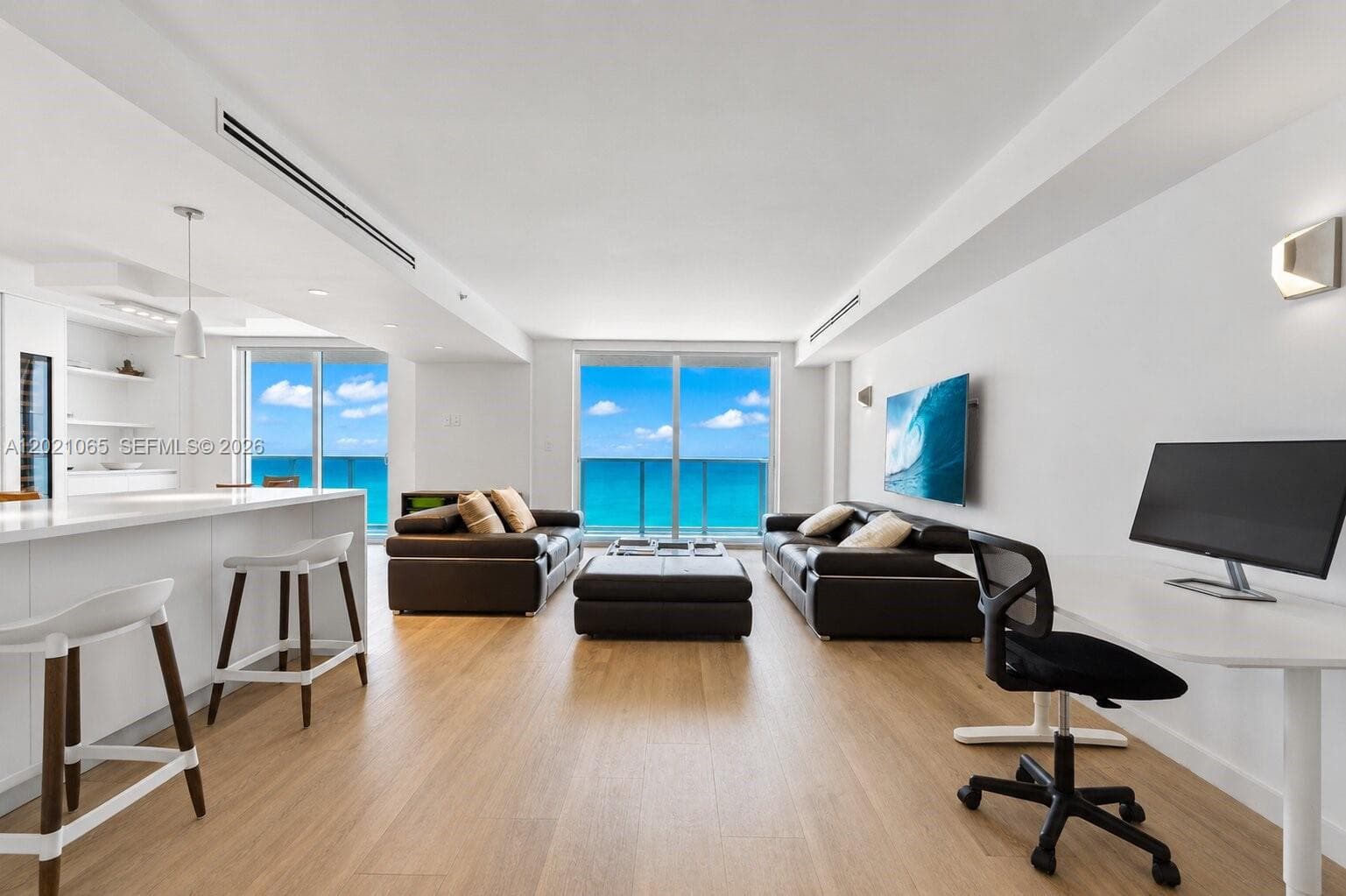 2457 Collins Ave 1703 photo 4
