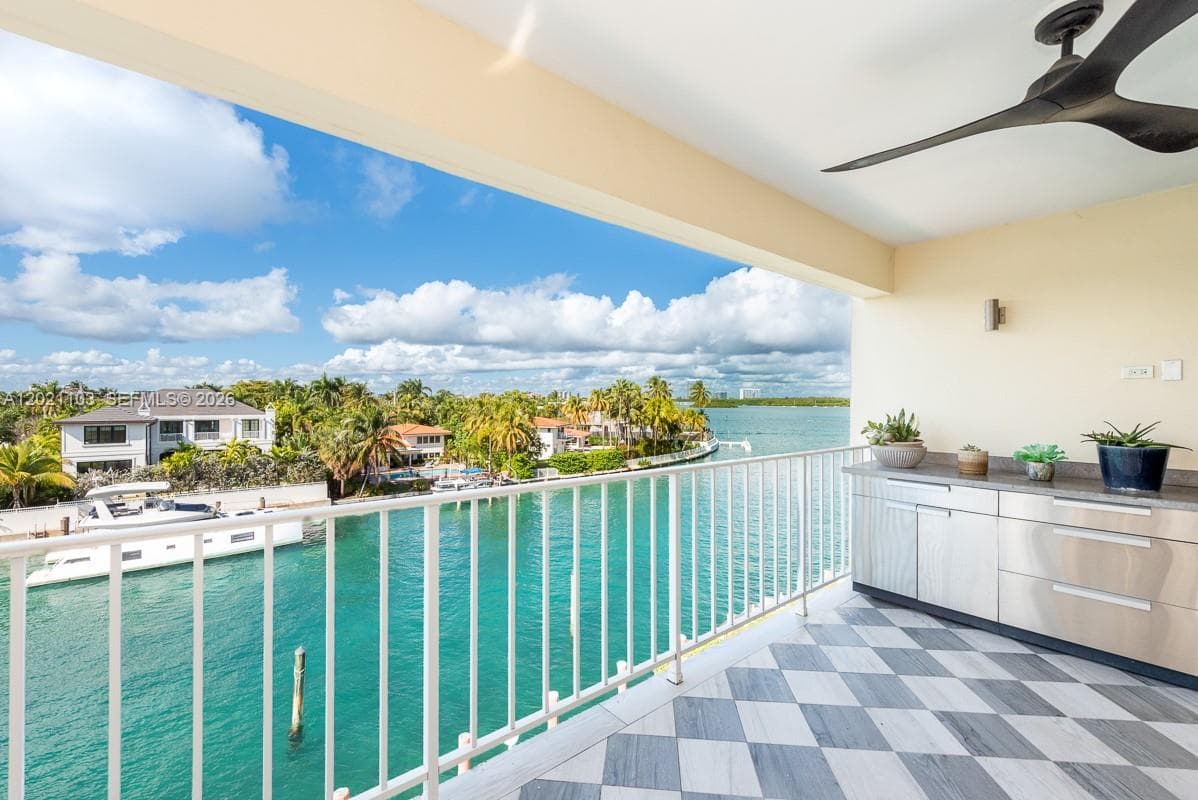 10180 Bay Harbor Dr 4A photo 2