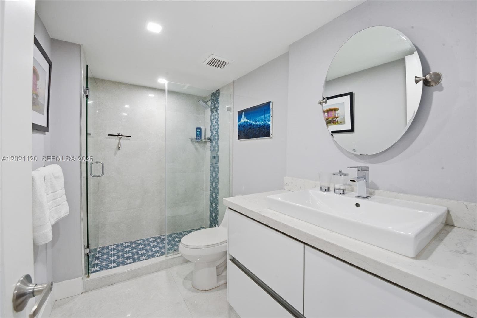 2555 Collins Ave 1106 photo 9