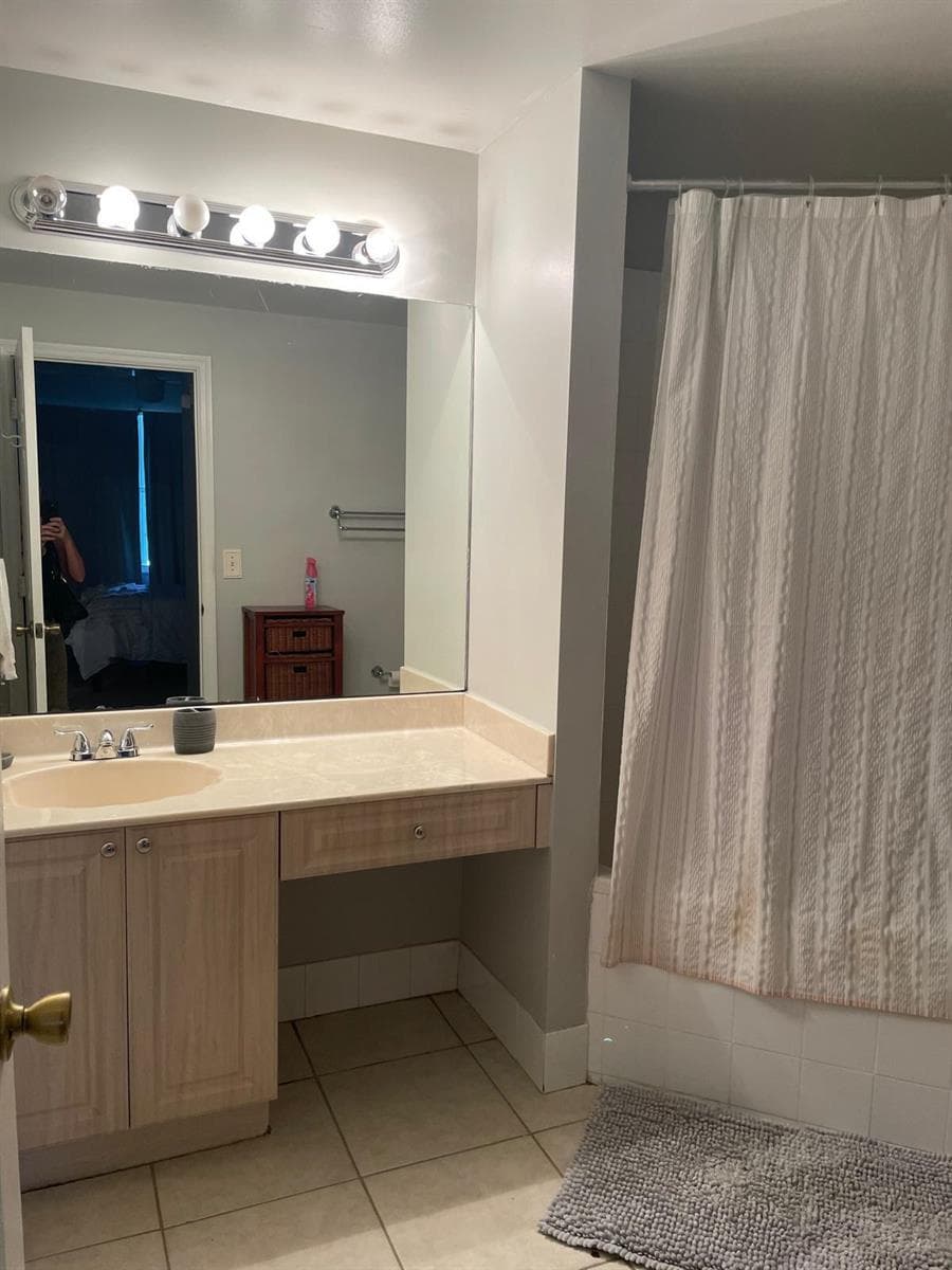 2060 Greenview Shores Boulevard 319 photo 12